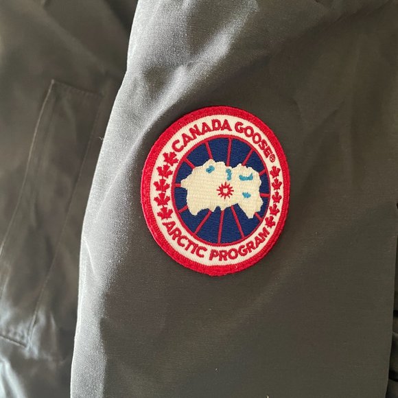 Canada Goose Trillium Parka Size SMALL - Picture 4 of 8